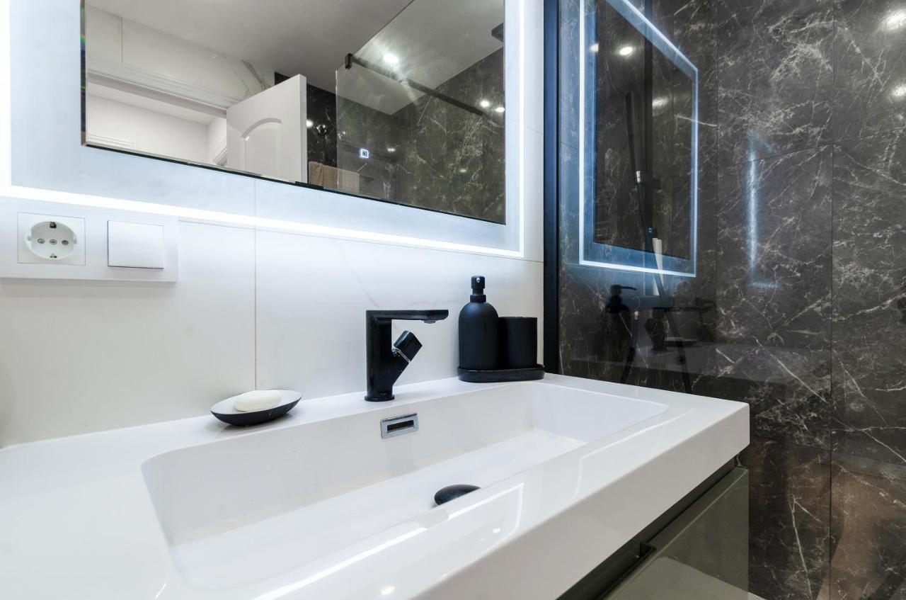 Luxury Blue Coast Seaside Retreat Marbella Lägenhet Exteriör bild